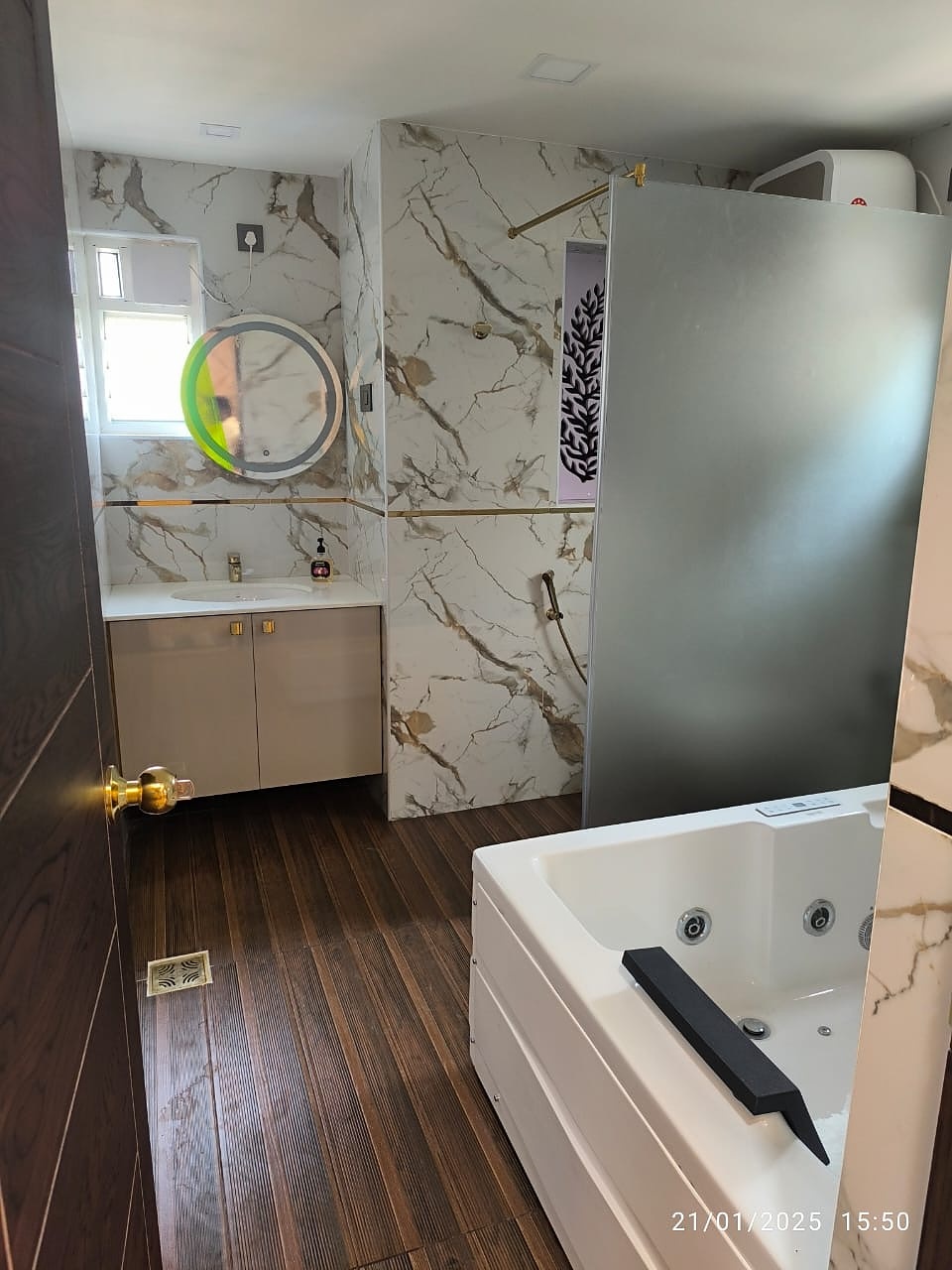Bathroom with jacuzzi tub and marble finish