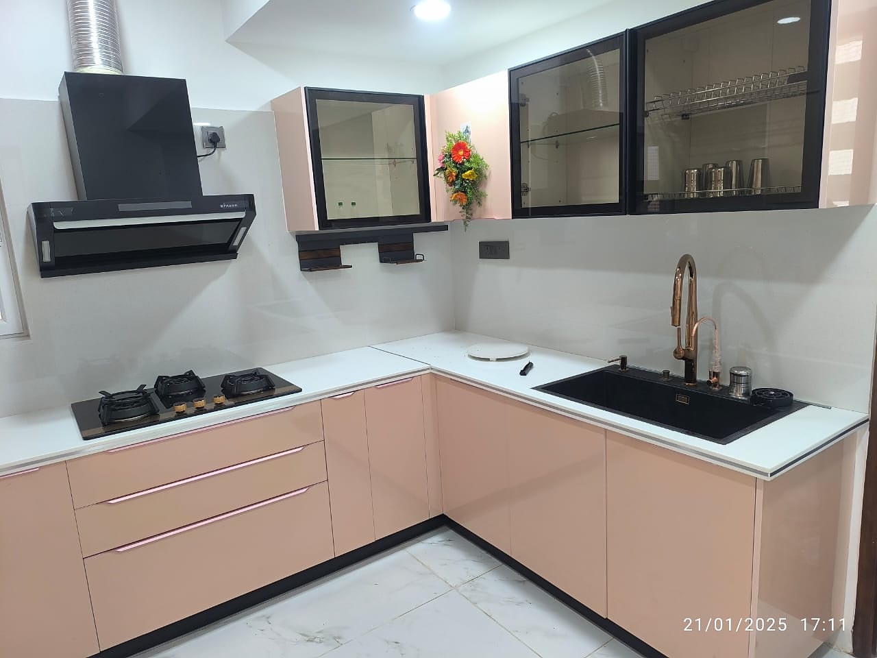 Kitchen sink and hob with pink cabinets