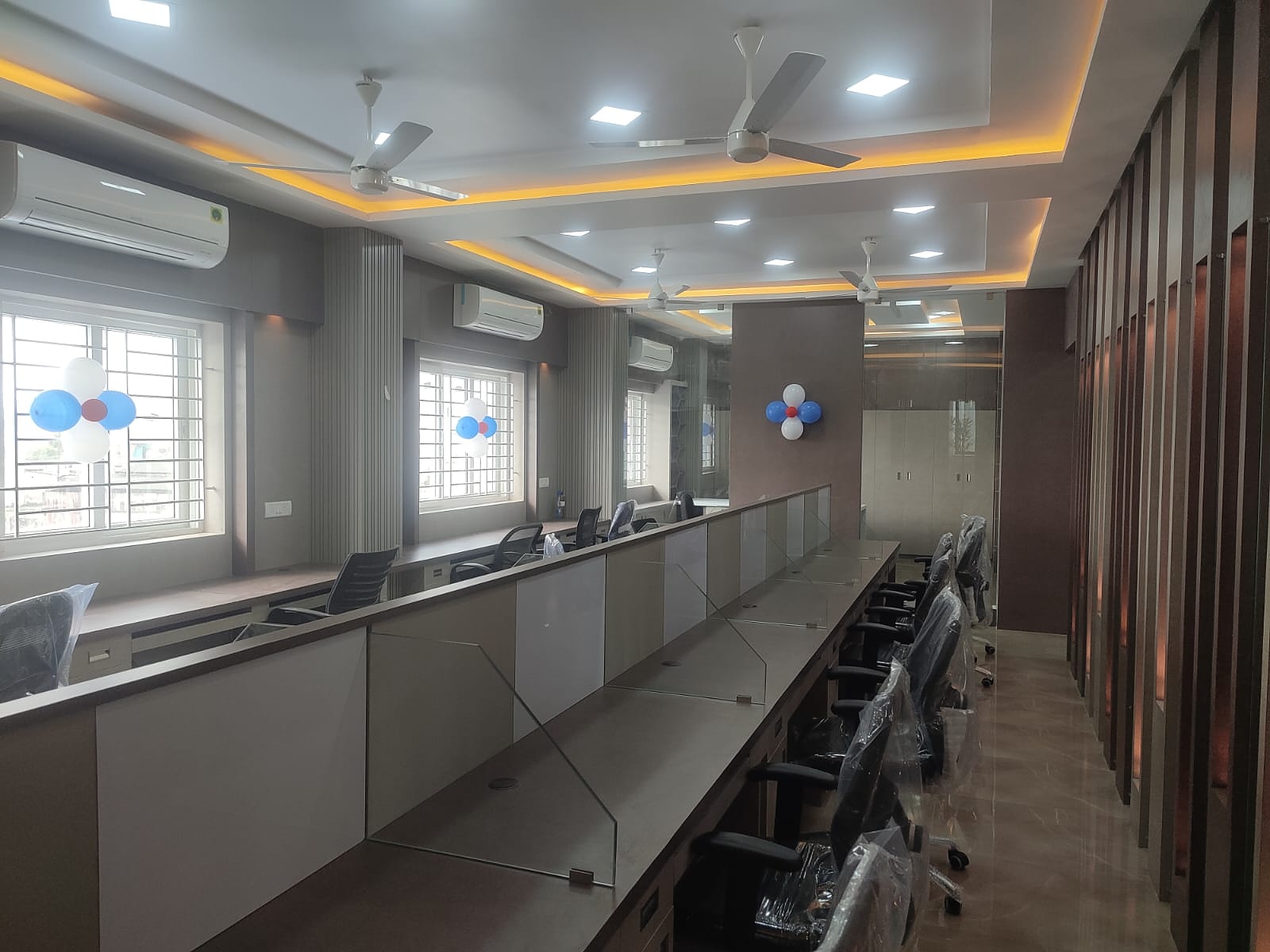 Workstation area wide view